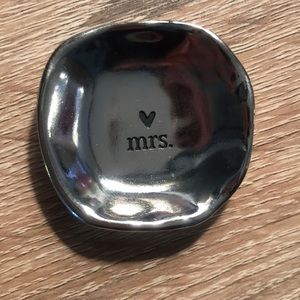 Mrs. Ring holder